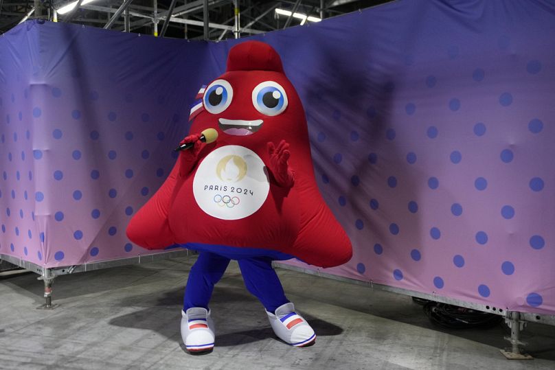 Olympic Phryge, la mascotte olympique, visite la North Paris Arena aux Jeux olympiques d'été de 2024, le samedi 27 juillet 2024, à Paris, en France.