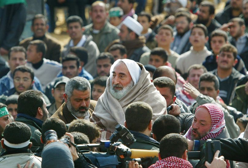 Ismail Haniyeh aux côtés du chef spirituel du Hamas, Cheikh Ahmed Yassine, dans le camp de réfugiés de Jabaliya, le 14 février 2003