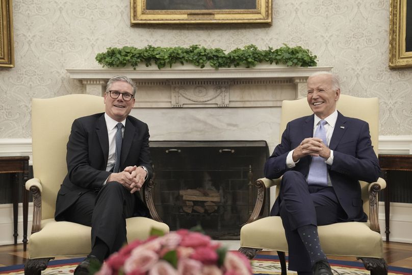 Le Premier ministre britannique Keir Starmer, à gauche, rencontre le président américain Joe Biden à la Maison Blanche à Washington, DC, lors de sa visite aux États-Unis.