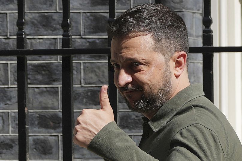 Le président ukrainien Volodymyr Zelensky quitte Downing Street après avoir rencontré le Premier ministre britannique Keir Starmer à Londres, le 19 juillet 2024