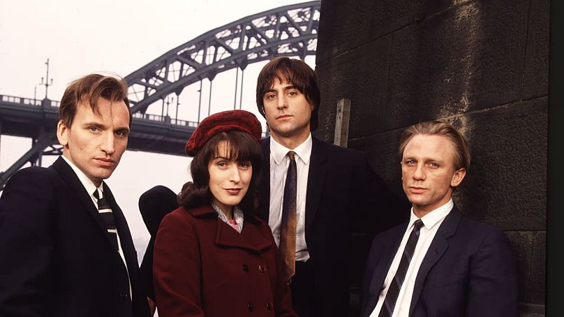 Christopher Eccleston, Gina McKee, Mark Strong et Daniel Craig dans « Nos amis du Nord », qui se déroule à Newcastle