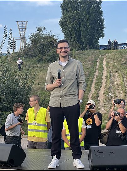 Ilya Yashin s'exprime au Mauerpark de Berlin. 