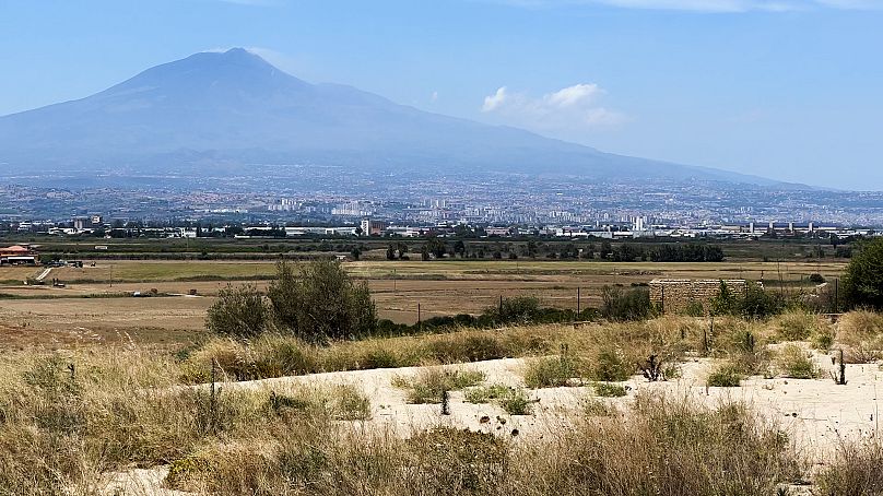 L'Etna domine la ville de Catane, où la sécheresse inquiète la communauté universitaire