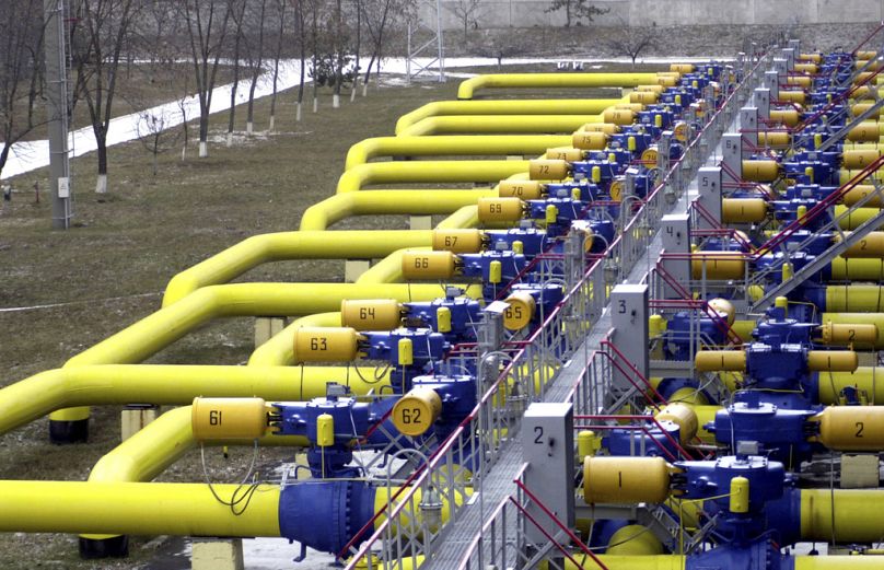 Un ensemble de tuyaux dans un point de stockage et de transit de gaz à Boyarka, juste à l'extérieur de Kiev, en Ukraine, le 3 janvier 2006.