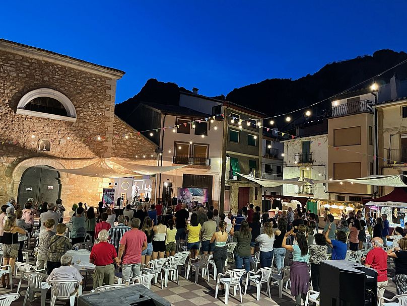 Un festival littéraire dans le village amoureux des livres de Libros.