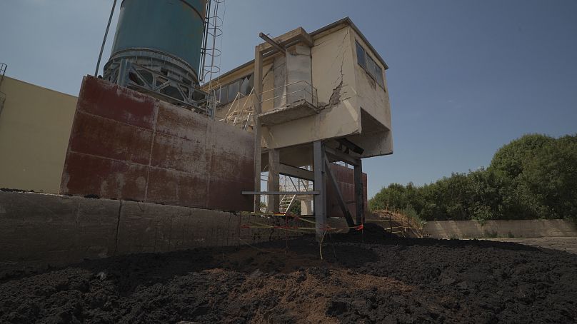 Au cours du processus de traitement, l'usine produit des boues déshydratées. Également connu sous le nom 