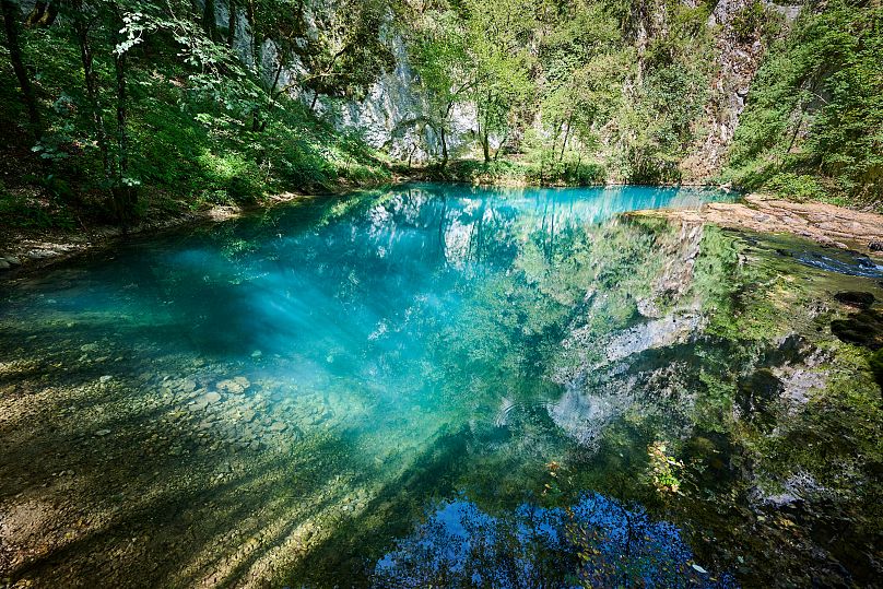 La source de la rivière Una en Croatie.