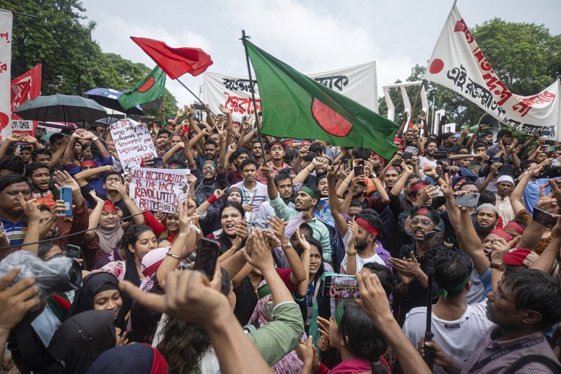 Des militants participent à une marche de protestation contre la Première ministre Sheikh Hasina et son gouvernement pour exiger justice pour plus de 200 personnes tuées lors des manifestations du mois dernier