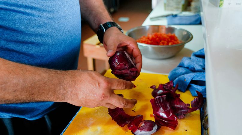 « Dans ma cuisine, les surplus et les restes de nourriture sont une opportunité pour nos chefs d'utiliser leur créativité et de montrer ce qui est possible lorsque nous réimaginons », explique Bottura.