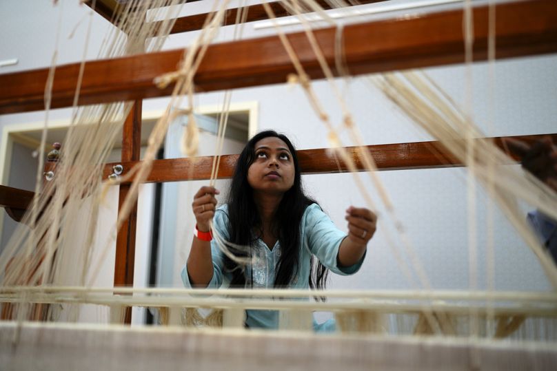 India House met en valeur la riche culture du pays en faisant appel à des tisserands de saris traditionnels