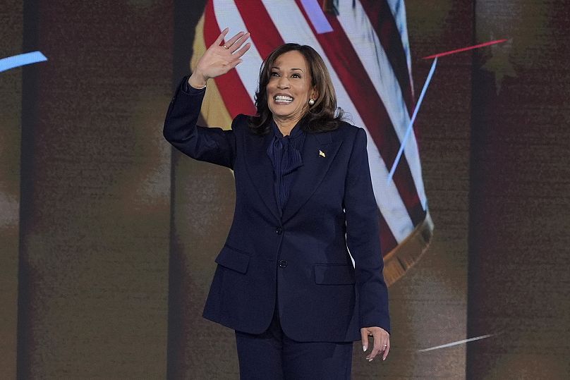 Kamala Harris sur scène le dernier jour du DNC à Chicago, le 22 août 2024