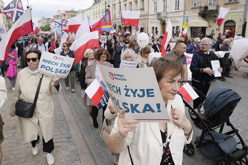 Des manifestants anti-avortement manifestent contre les mesures prises par le nouveau gouvernement pour libéraliser les lois strictes de la Pologne, le 14 avril 2024