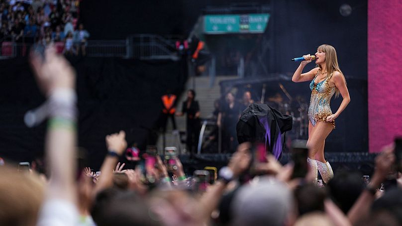 Taylor Swift se produit au stade de Wembley dans le cadre de sa tournée Eras le vendredi 21 juin 2024 à Londres. 