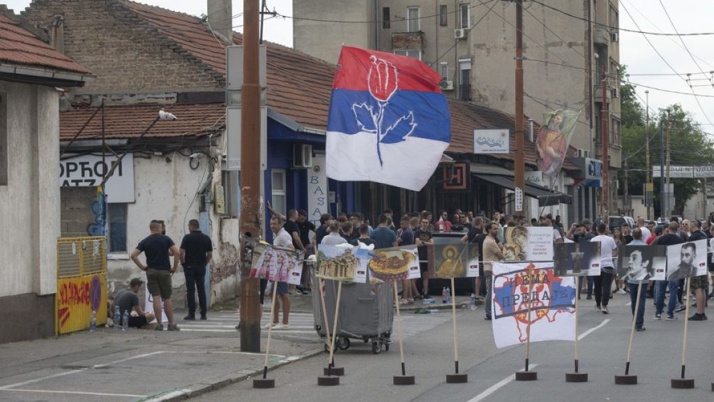 Protest against opening of bridge on Iber River