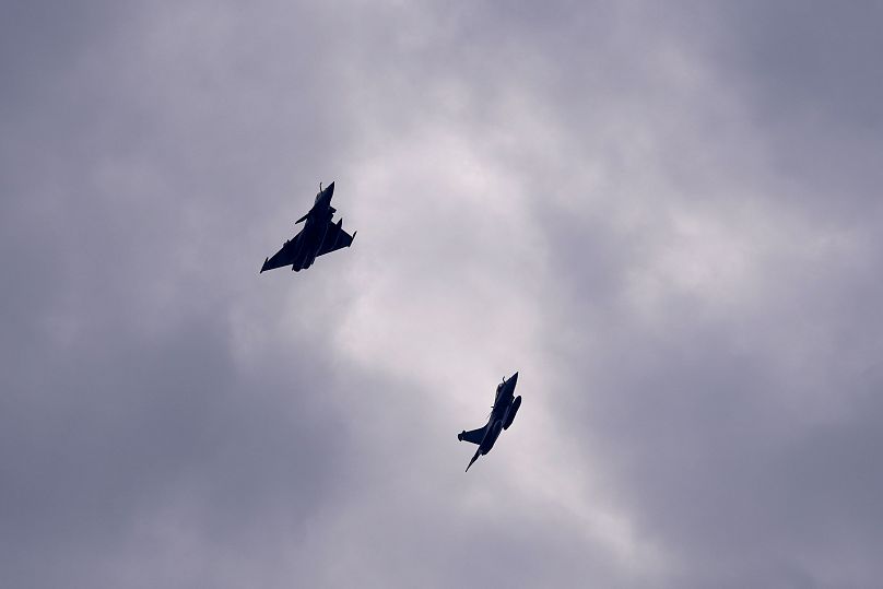 La Serbie va signer un accord sur l'achat de 12 avions de combat français Rafale, ce qui marquerait un changement par rapport à son fournisseur militaire traditionnel, la Russie. 