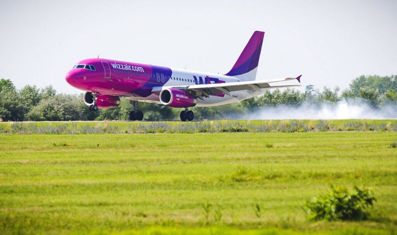 Un vol Wizz Air décolle de l'aéroport de Londres Luton