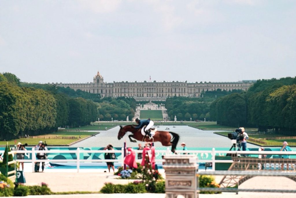 Les épreuves équestres au Château de Versailles sont tout simplement magiques. En prime, l’équipe de France décroche la médaille de bronze. Félicitations !