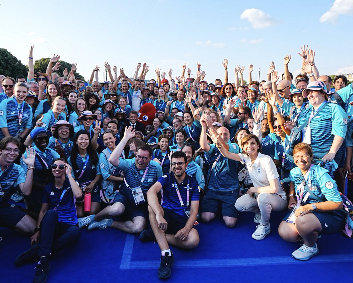 Tant de fierté ! Ces Jeux sont le fruit d’un immense engagement des forces de l’ordre, services de l’État et collectivités locales, bénévoles et équipes de Paris 2024, et bien sûr de nos sportifs.Nous les vivons pleinement grâce à vous ! De tout cœur : MERCI.