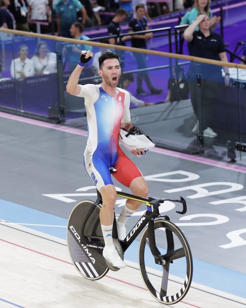 Tomber parfois. Se relever toujours. Bravo Benjamin Thomas pour cette formidable médaille d’or, la première de l’Histoire olympique française en omnium.