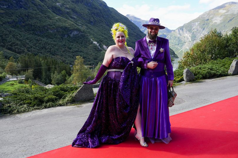 Les artistes Margie Plus et Harald Austad assistent au mariage de la princesse Martha Louise de Norvège et de Durek Verrett, à Geiranger, en Norvège, le samedi 31 août 2024.