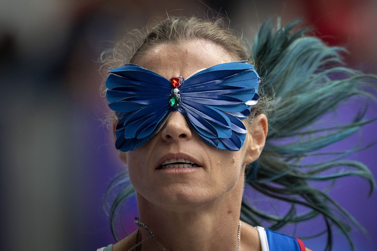 L'athlète paralympique italienne Arjola Dedaj participe au saut en longueur féminin -T11, au Stade de France, lors des Jeux paralympiques de 2024, le vendredi 30 août 2024