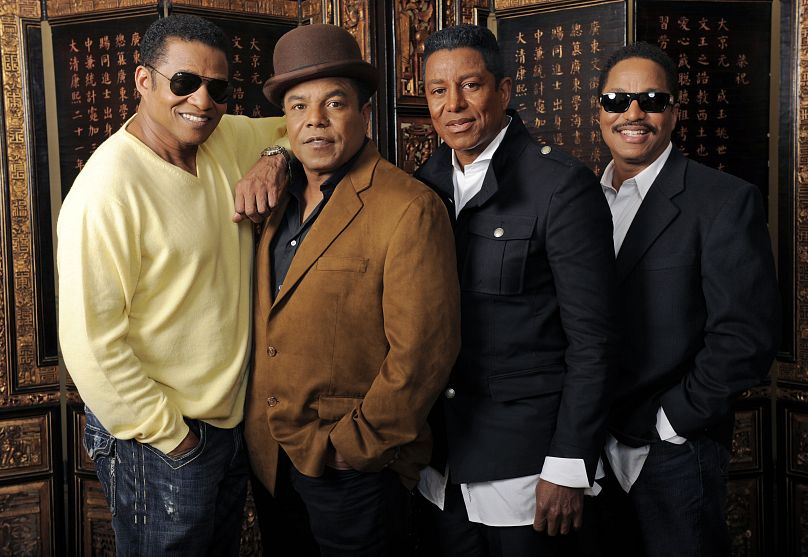 De gauche à droite, les frères Jackie Jackson, Tito Jackson, Jermaine Jackson et Marlon Jackson posent ensemble pour un portrait - 9 décembre 2009