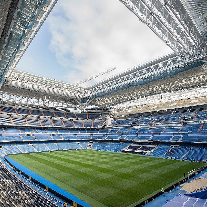 Le stade dispose désormais d'un terrain et d'un toit rétractables.