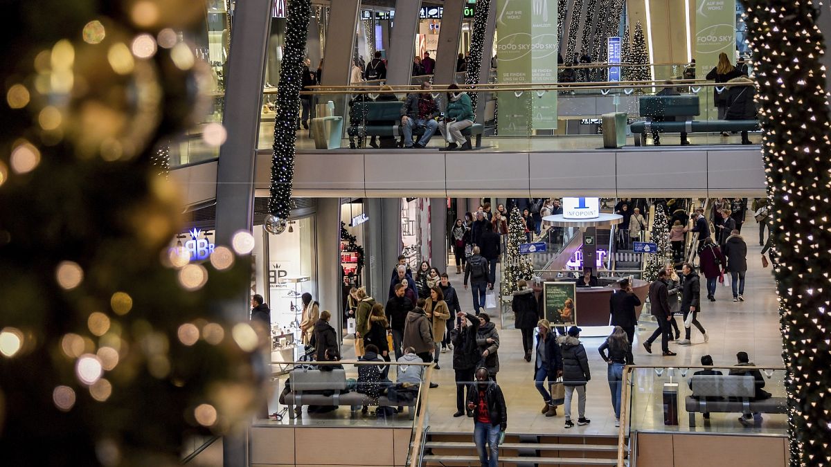 Library picture of Christmas shoppers in the German city of Hamburg