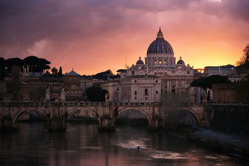 Si vous envisagez de visiter des sites religieux, sachez que toutes les églises de Rome ont un code vestimentaire.