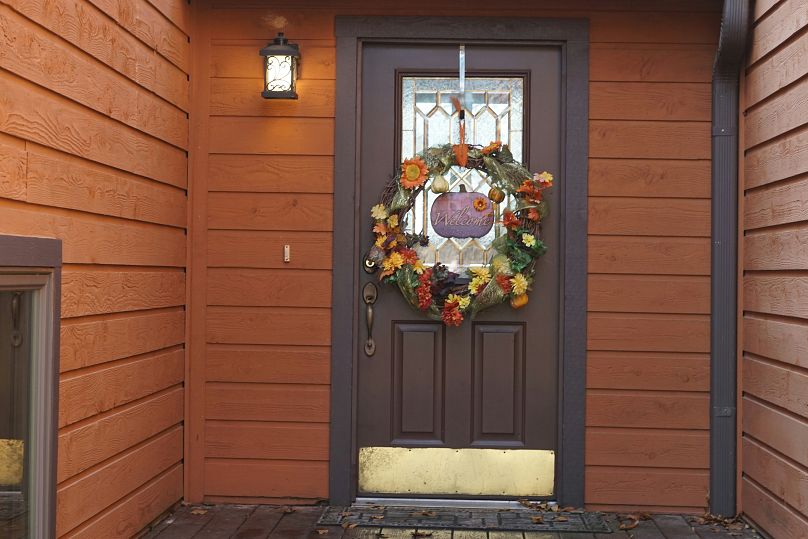 Les paysages de porte sur le thème de l'automne sont devenus populaires, ce qui incite les utilisateurs à améliorer leurs entrées avec des décorations saisonnières. 