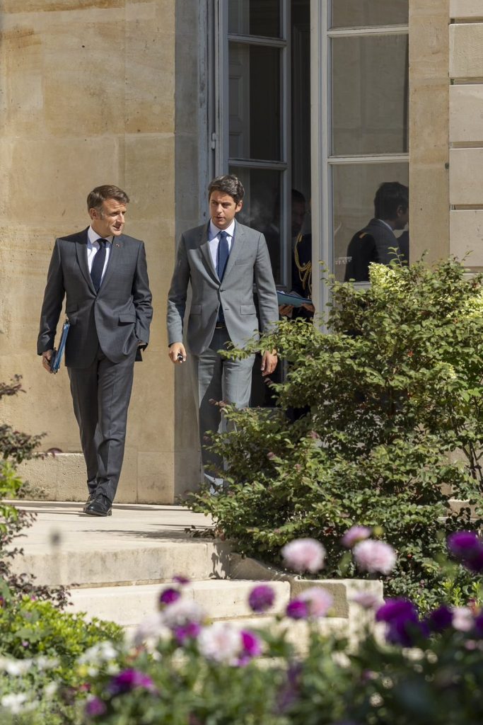 Emmanuel Macron salue Gabriel Attal pour ses huit mois à la tête du