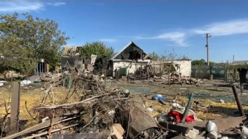 Une maison est détruite après des frappes russes sur Zaporizhia.