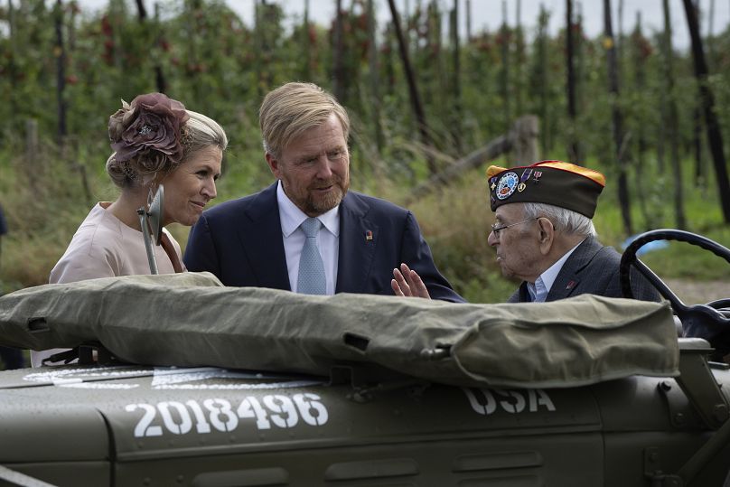 Le vétéran de la Seconde Guerre mondiale Kenneth Thayer est accueilli par la famille royale néerlandaise à l'occasion du 80e anniversaire de la libération des Pays-Bas, le 12 septembre 2024