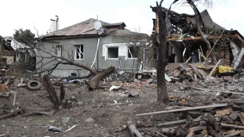 Une attaque russe sur la région ukrainienne de Soumy a détruit des maisons et des véhicules.