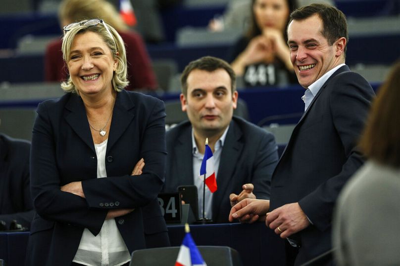 Marine Le Pen, à gauche, Florian Philippot, au centre, et Nicolas Bay assistent à la séance d'élection du président du Parlement européen à Strasbourg, dans l'est de la France, le 17 janvier 2017. 