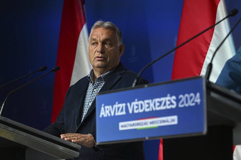 Le Premier ministre hongrois Viktor Orbán tient une conférence de presse sur les développements en matière de protection contre les inondations à Budapest, le 19 septembre 2024.