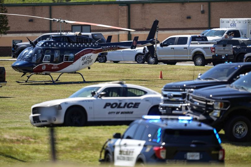 Un hélicoptère médical est vu devant l'Apalachee High School après une fusillade à l'école le mercredi 4 septembre 2024, à Winder, en Géorgie. 