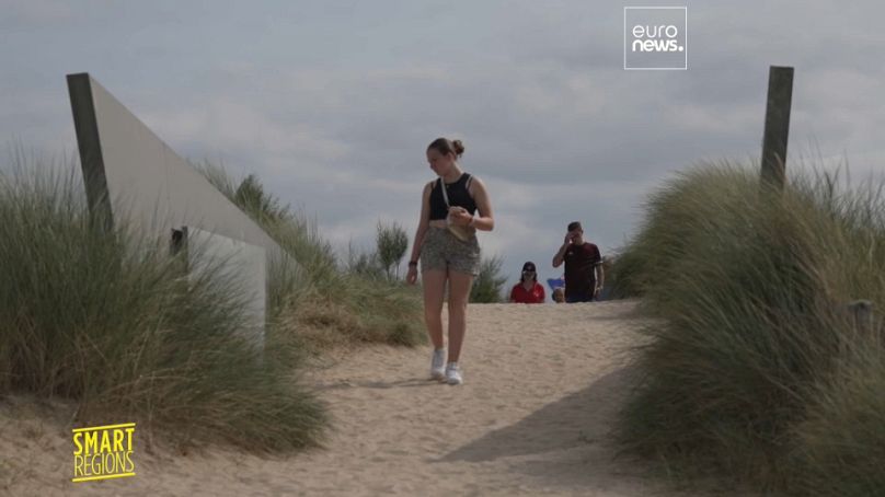 Les visiteurs découvrent l'histoire du débarquement à Juno Beach 