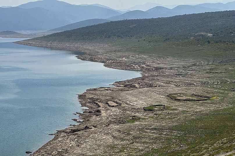 Le lac asséché de Bileca, près de la ville de Bileca, en Bosnie.