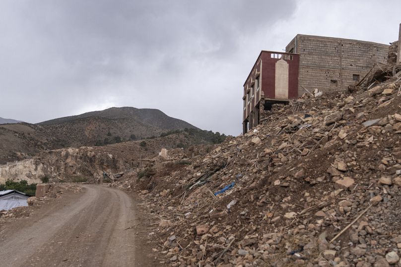 Des débris ont provoqué un tremblement de terre dans la ville d'Imi N'tala, au Maroc, à l'extérieur de Marrakech, le mardi 12 septembre 2023, et le même 