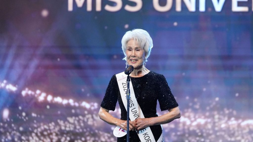 En images : le mannequin sud-coréen Choi Soon-hwa, 81 ans, devient presque la doyenne des Miss Univers