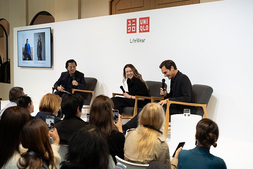 John Jay, Claire Waight Keller et l'ambassadeur de la marque Roger Federer à Paris pour l'exposition spéciale d'Uniqlo. 