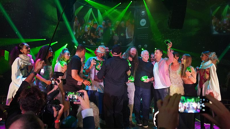 Les gagnants des DJ Awards 2024 réunis sur scène pour une photo 