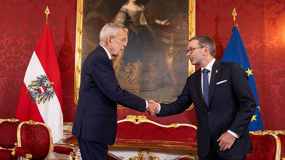 Austrian president van der Bellen meets with far-right FPÖ leader Herbert Kickl.