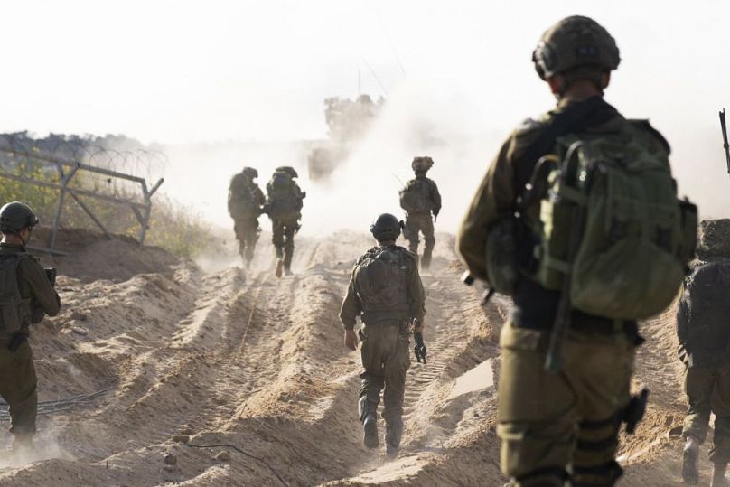 Cette photo publiée par l'armée israélienne montre des opérations terrestres à l'intérieur de Gaza, le 2 novembre 2023.