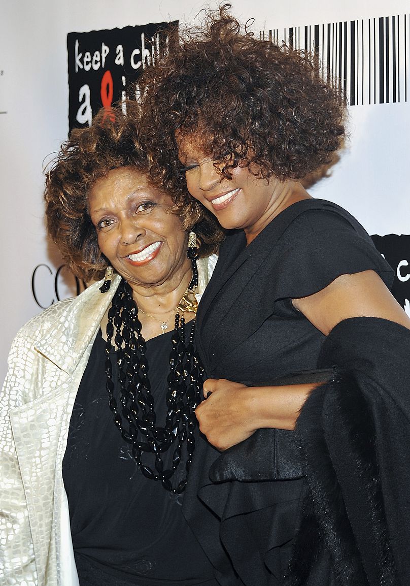 Cissy Houston, à gauche, et sa fille Whitney Houston 