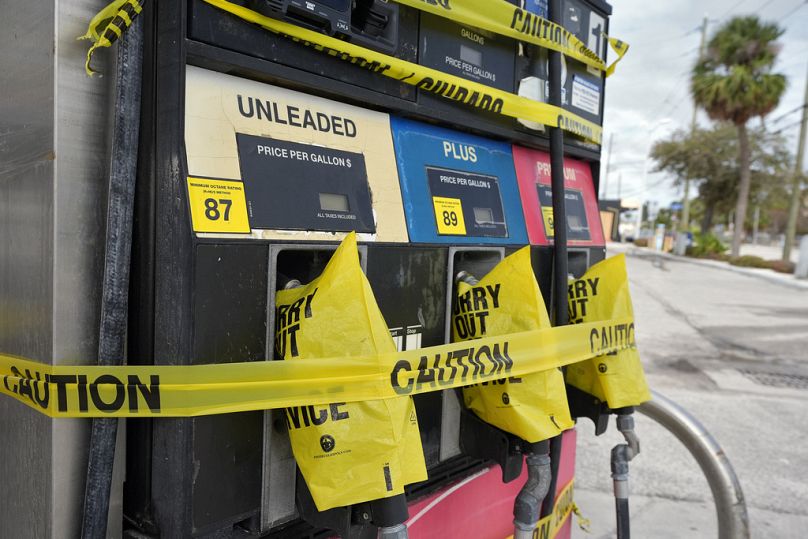 Les pompes à essence d'une station-service à Clearwater Beach, en Floride, étaient déjà vides lundi.