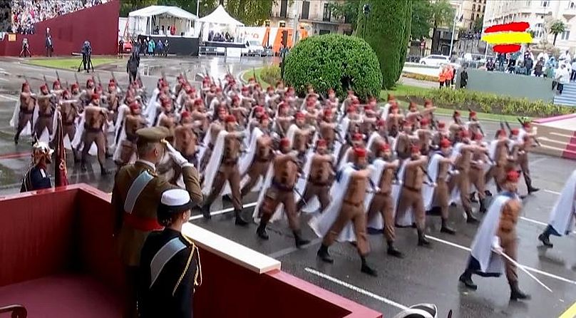 Soldados desfilando en el Dia de la Fiesta Nacional 2024