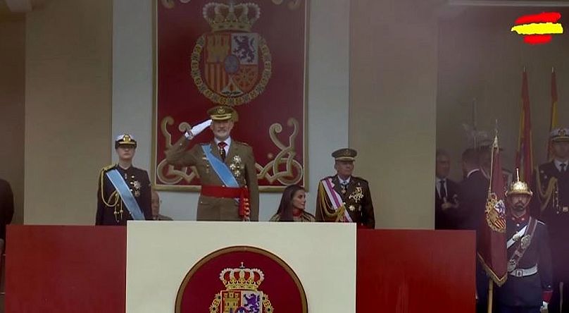 El Rey et la Princesa Leonor président el desfile