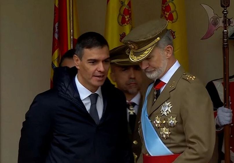 Le président Pedro Sánchez s'est adressé au Roi pour terminer le Desfile